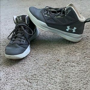 Size 9 grey under armor basketball shoes